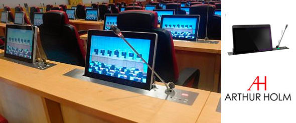 Выдвижные мультимедиа-решения Arthur Holm в конференц-зале важного правительственного учреждения в Абудже