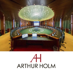 Arthur Holm — технологичное украшение конференц-стола в резиденции президента Нигерии - prev