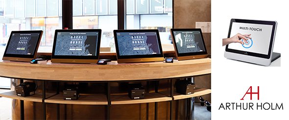 Мониторы Arthur Holm на стойке регистрации роскошного хостела Steel House