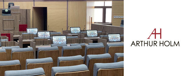 Верховный суд Нигерии оснащен новыми выдвижными мониторами DynamicX2.