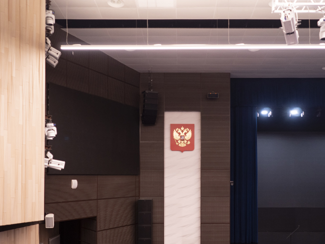 Зал Правительства Архангельской области, дублирующие экраны