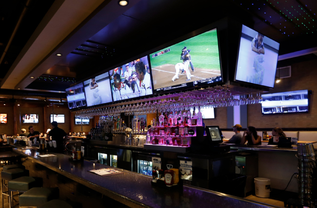 LG, TopGolf, пример бара