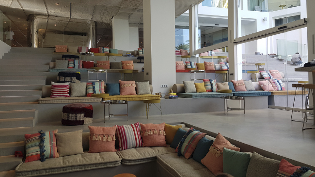 Новому отелю была нужна комплексная аудио система, спроектированная специально с учетом распространения звука по всей территории отеля.