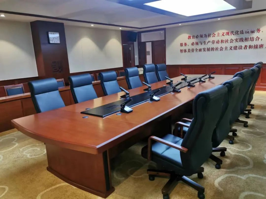 GONSIN 10000N Проводная и беспроводная конференц-система GONSIN 10000N Проводная и беспроводная конференц-система