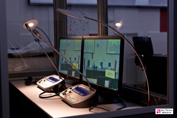 Кабина для переводчиков в конференц-зале