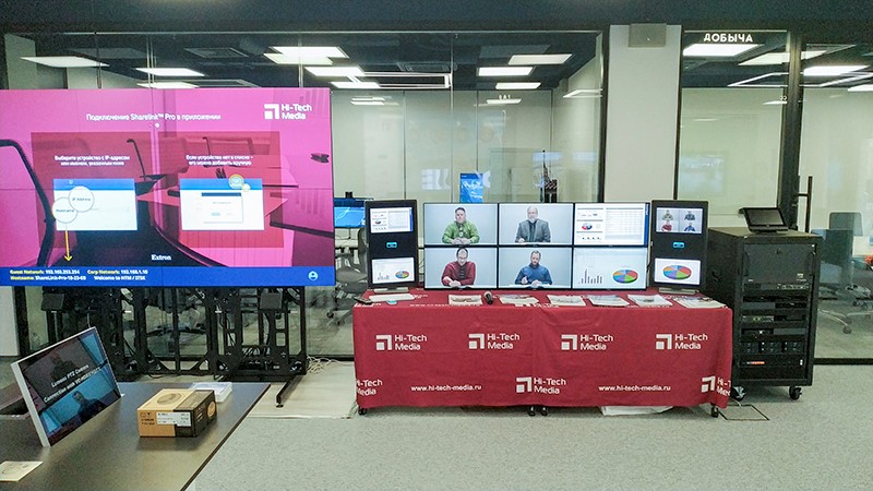 На стенде можно было посмотреть работу аппаратного процессора для видеостен со сверхширокой полосой пропускания и поддержкой 4K – Extron Quantum Ultra