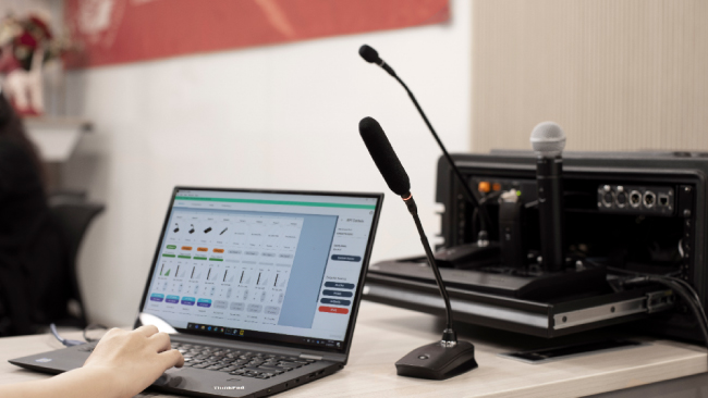 vks-from-Shure-Huddly-Zoom -pryamaya-translyacia-meropriatia-news-650-8.jpg