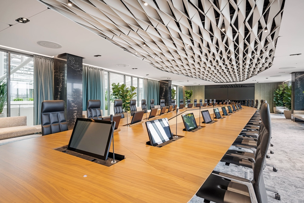 Arthur Holm объединил дизайн с инновациями в OTP Bank, фото-2