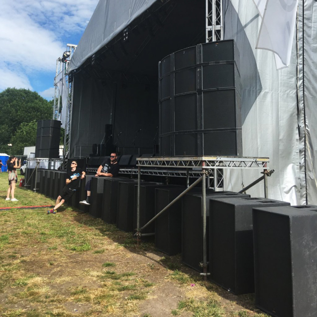 Инсталляция от PyramidAudio для шоу