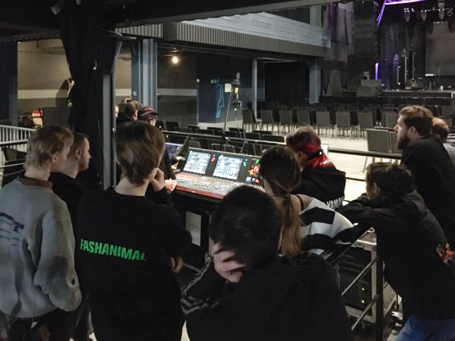 Уютная FOH-гостиная Хай-Тек Медиа приняла гостей перед концертами СБПЧ Уютная FOH-гостиная Хай-Тек Медиа приняла гостей перед концертами СБПЧ