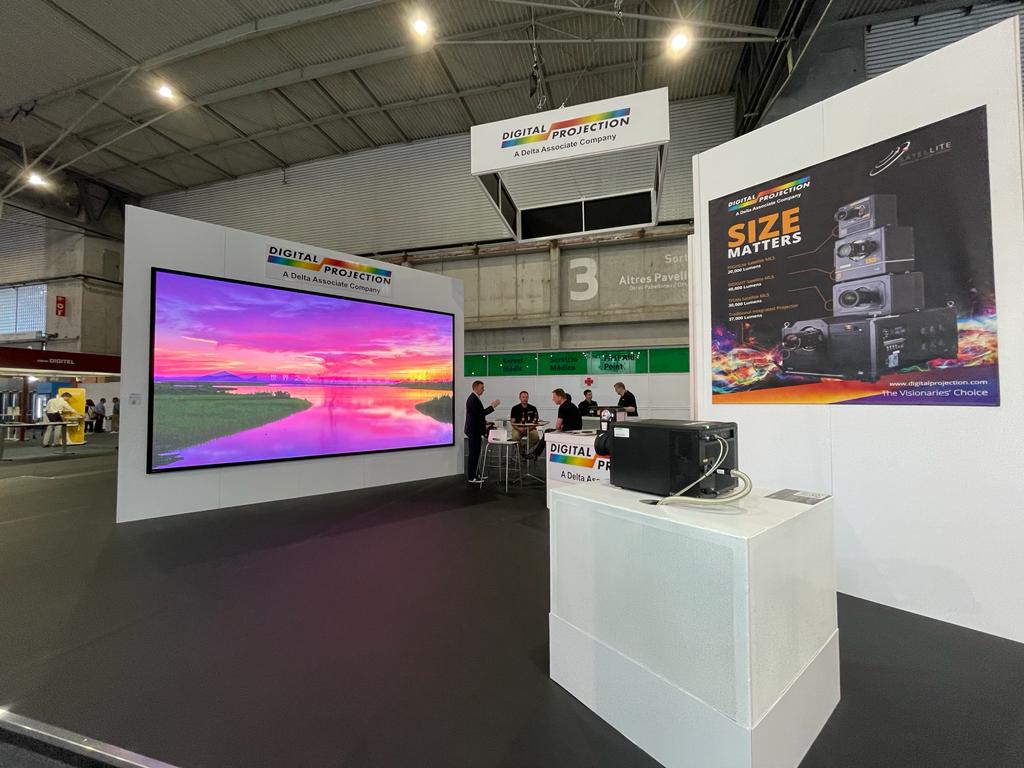 Digital Projection проектор Insight 8K (7680*4320). 37000 Lumen.