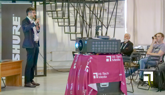 Конференция Хай-Тек Медиа в Санкт-Петербурге - проектор Digital Projection