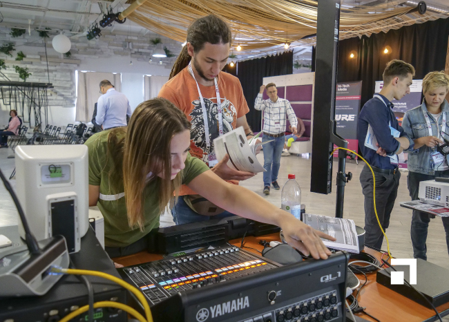 Звуковое оборудование Yamaha на конференции Хай-Тек Медиа в Санкт-Петербурге