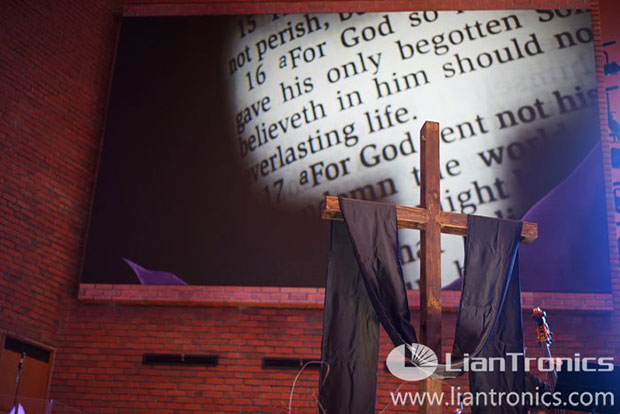 Cветодиодные экраны от LianTronics пришли на смену проекторам в церкви