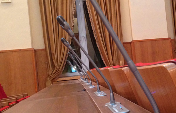 Пульты врезной конференц-системы