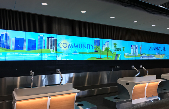 Видеостена LG шириной 475 метров встречает пассажиров аэропорта