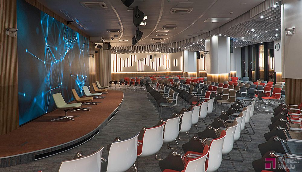 комплексное оснащение мультимедийными средствами многофункционального зала-трансформера Сбербанка