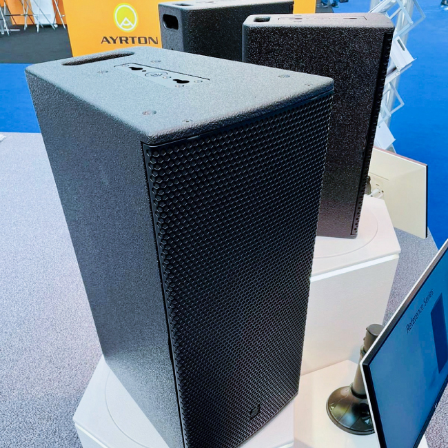 EM Acoustics R8 - самая младшая модель пассивных акустических систем в серии Reference Series.