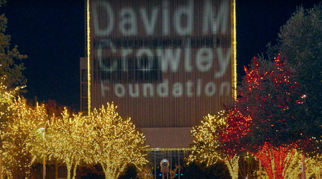 Центр сценических искусств AT&T в Далласе оживил рождественские праздники благодаря проекторам Maxell