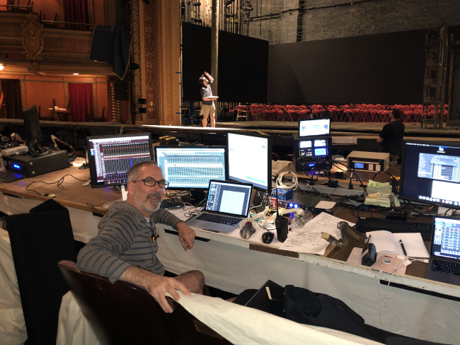 Out Board TiMax, Бродвей, пульт звукорежиссера