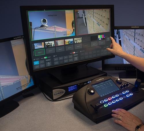 AV Bridge MatrixMIX с контроллером MatrixMIX PCC и USB-мультивьюером TeleTouch 27