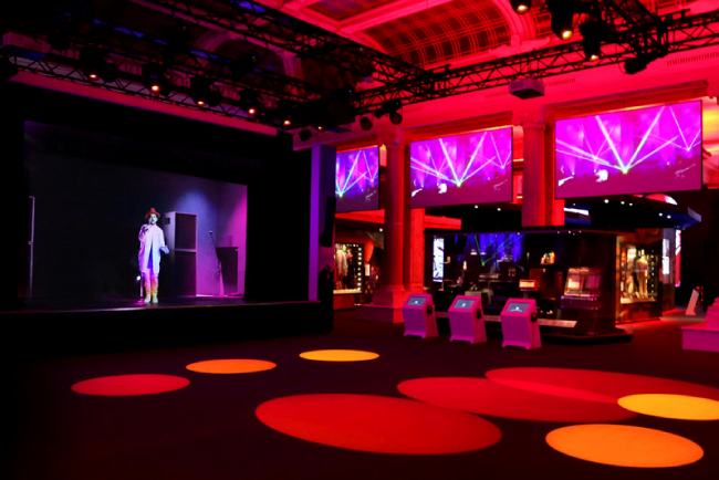 Музей Музыки в Ливерпуле, Великобритания - Сцена с Бой Джорджем