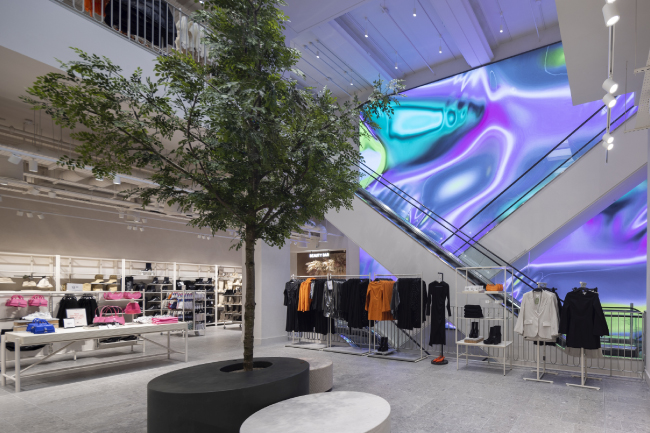 Крупнейший в Европе LED-экран от Leyard в флагманском магазине H&M в Лондоне, фото-03