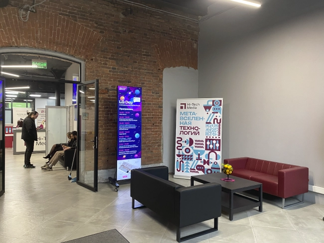 Дисплей Ultra Stratch | LG Day в шоуруме Hi-Tech Media: складская дистрибуция и эксклюзивные модели, фото-29