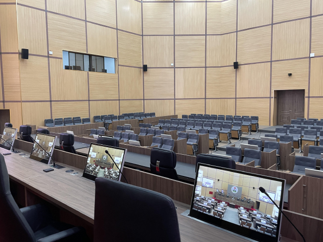 Верховный суд Нигерии оснащен новыми выдвижными мониторами DynamicX2
