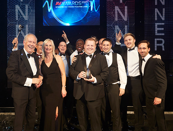 На фото: счастливая команда B-Tech с заслуженной наградой – «серебряным огурчиком»