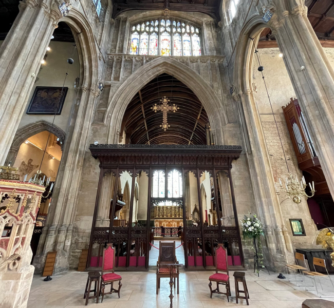 Идеальная разборчивость речи с акустическими системами от Renkus-Heinz в соборе XII века, фото-01