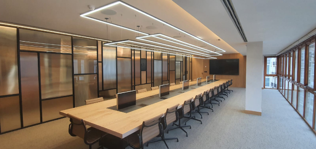 DB1Twin – это воплощение элегантности, стиля, безопасности, функциональности, универсальности и максимального пиетета к существующему дизайну стола.