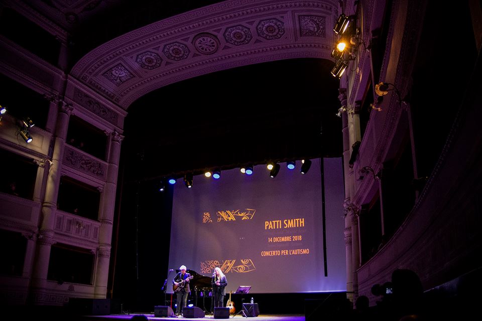 аншлаговый концерт Патти Смит в итальянском театре Синьорелли в городе Кортона