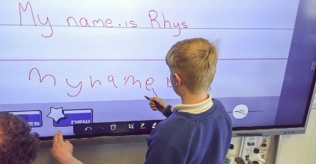 Vivitek-Novo-Touch -650-2.jpg