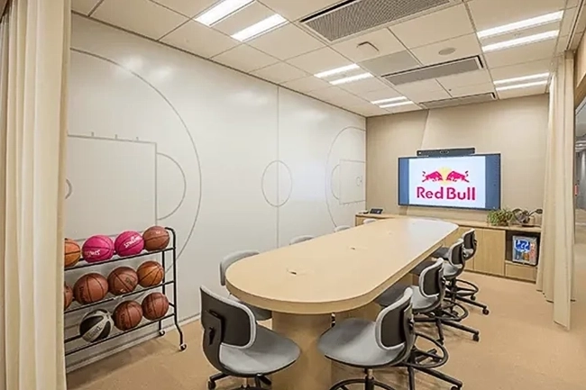 Red Bull повышает качество звука совещаний с потолочными микрофонами Shure MXA920, фото-2