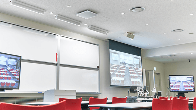 В Университете Ритсумейкан был установлен потолочный микрофонный массив MXA910 