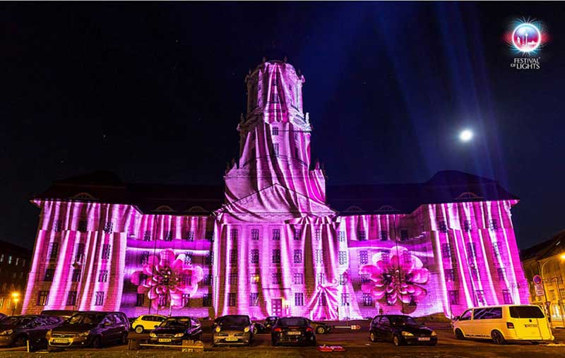 Лазерные проекторы Digital Projection использовались для видеоинсталляций на главных достопримечательностях города