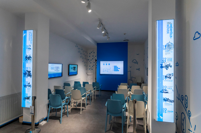 Профессиональными дисплеями LG была полностью оснащена выставка E-MOBI в Венгрии