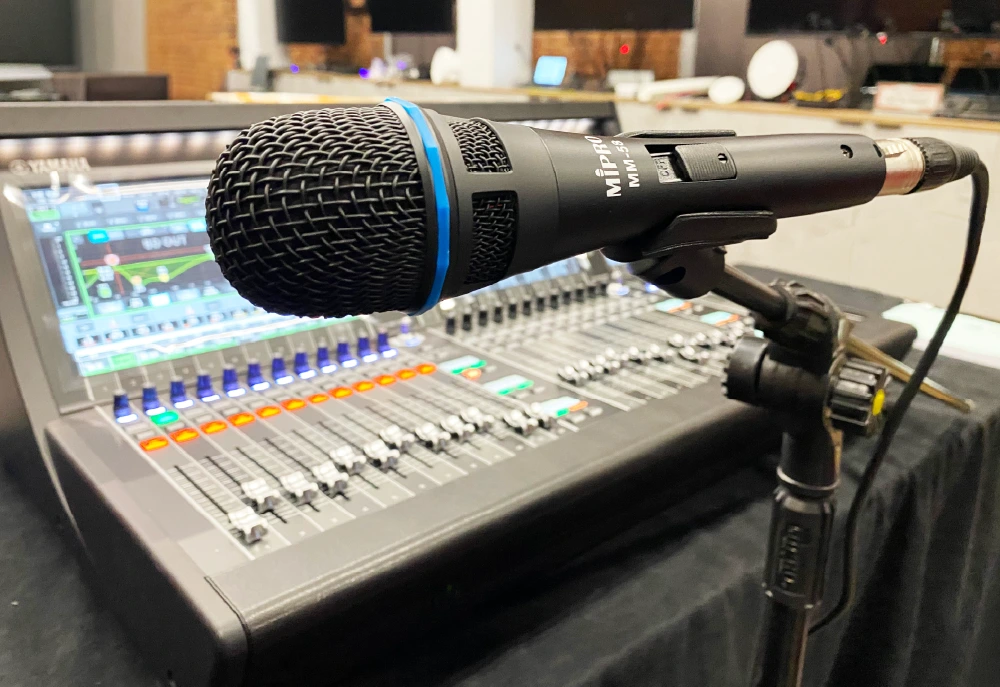 MIPRO MM-58 в деле: крепкий вокальный микрофон с двойной ветрозащитой, фото-2