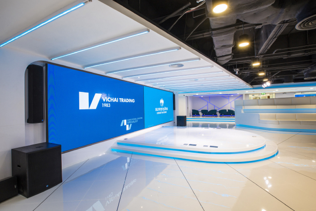 «C Live - именно то, что обещает Renkus-Heinz: решение, которое без акустической обработки заставляет любое пространство “звучать...”»