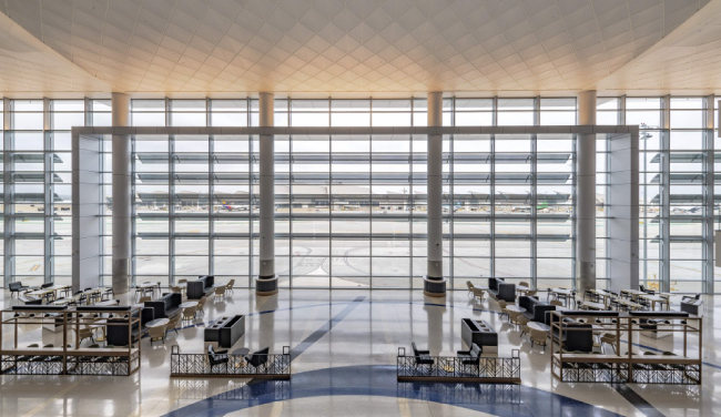 Новый вестибюль Вест-Гейтс в международном терминале Тома Брэдли аэропорта Лос-Анджелеса 