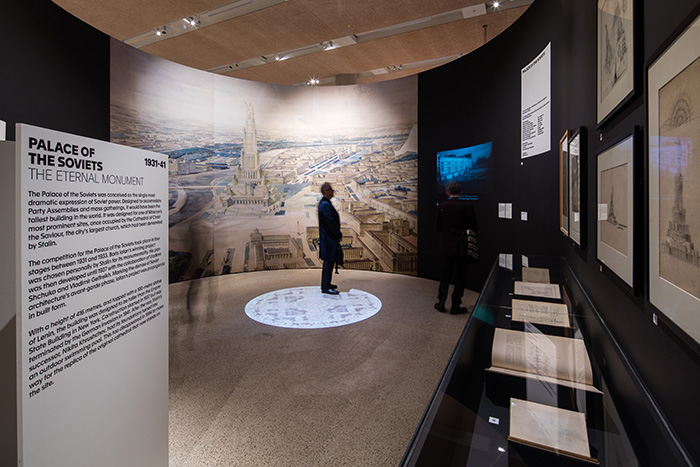 Проецирование на изогнутую поверхность благодаря CP-WU5505