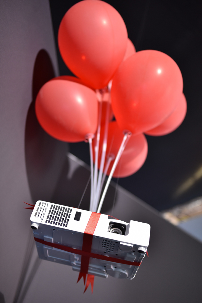 Сверлегкий проектор Maxell ISE 2020