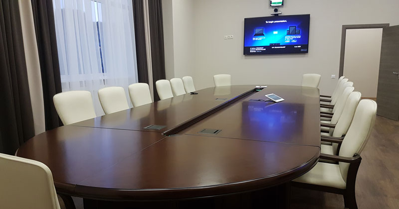 Оснащение переговорной комнаты Совета директоров ПАО «Ленэнерго»