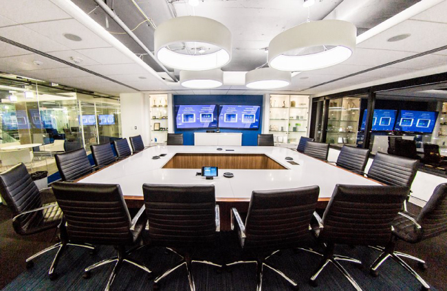 Cvent сделала YVC-1000 стандартом во всех средних и больших конференц-залах, а также в кабинетах руководителей. Среди 142 конференц-залов по всему миру более 120 Zoom-залов работают с YVC-1000. В больших залах используются дополнительные микрофоны с последовательным подключением, чтобы обеспечить качественным звуком всех участников собрания.