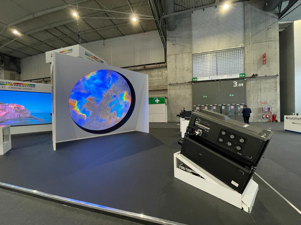 Digital Projection проектор Insight 8K (7680*4320). 37000 Lumen.