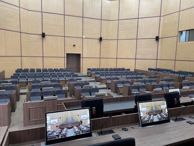 Верховный суд Нигерии оснащен новыми выдвижными мониторами DynamicX2