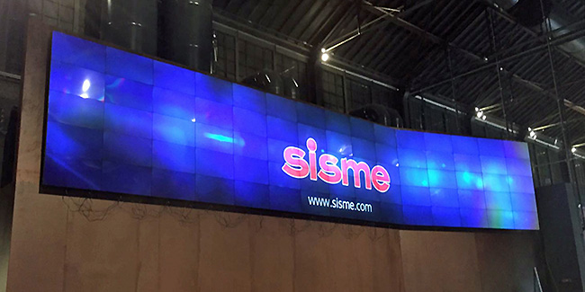 75 модулей Infinigrid 2.0 для создания основной видеостены в конфигурации 10 × 5 и смежной части видеостены 5 × 5