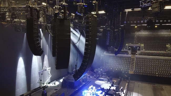 Out Board Timax, группа Tool, звуковая система на площадке