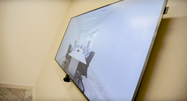 Основные требования к оборудованию – это небольшой размер и высокая производительность. Аналогичные требования относились и к камере для видеоконференцсвязи.